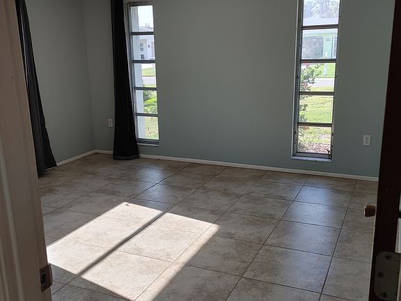 3rd image of 212 Hibiscus St