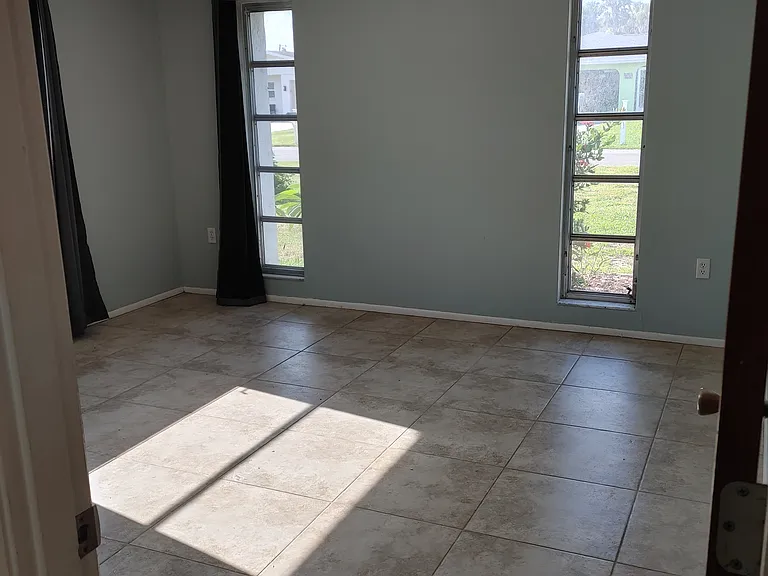 212 Hibiscus St — Photo 3