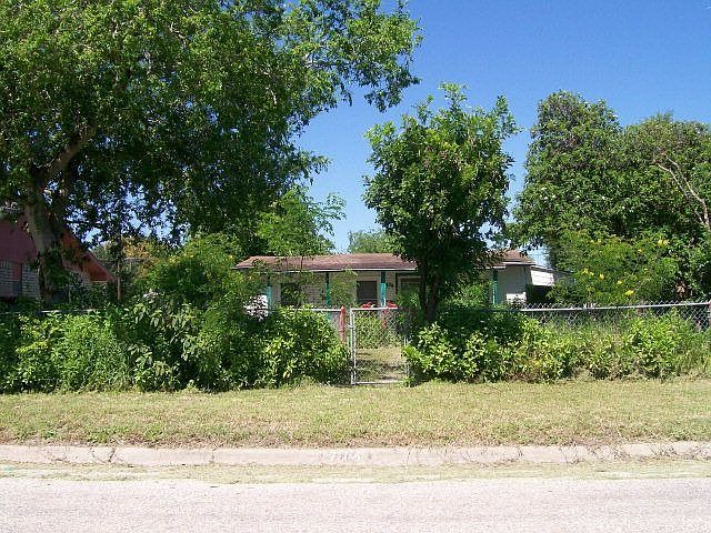 1st image of 714 E Avenue D