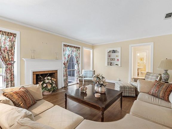 4th image of 6405 Curzon Ave