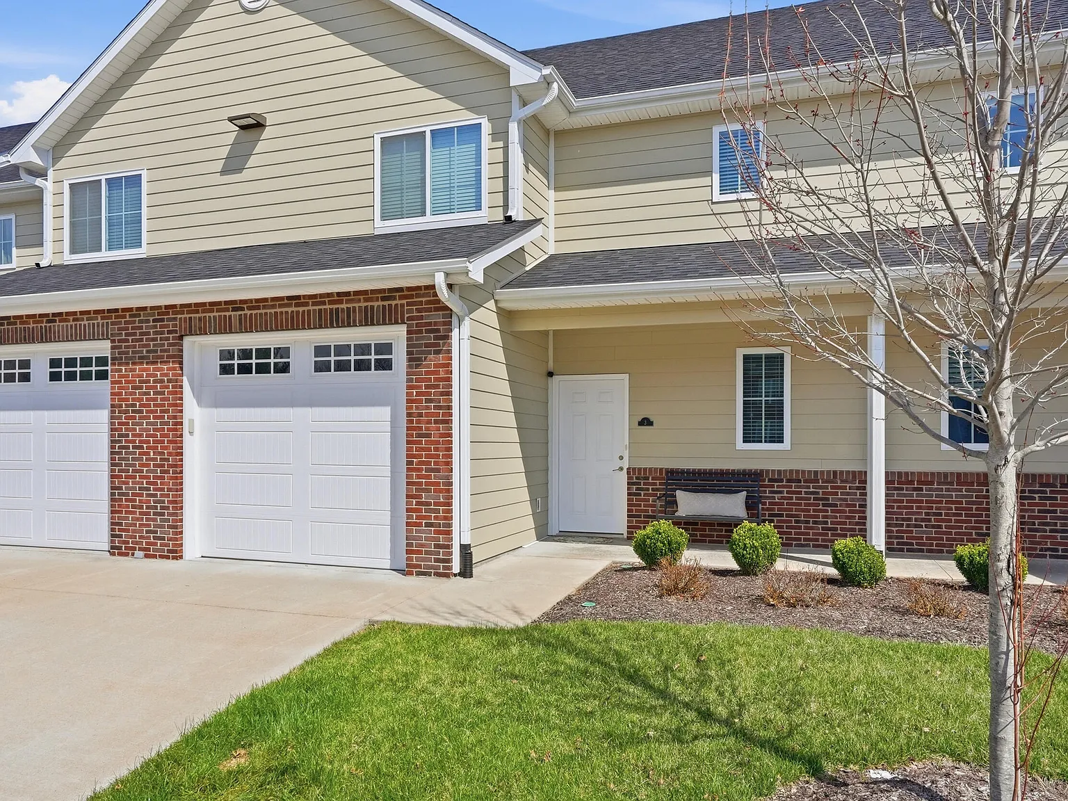 2 bed, 2.5 bath, 1504 sqft, $2,200 — Photo 1