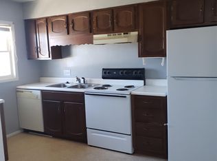 1417 N Franklin Dr APT 4, Benton, IL 62812