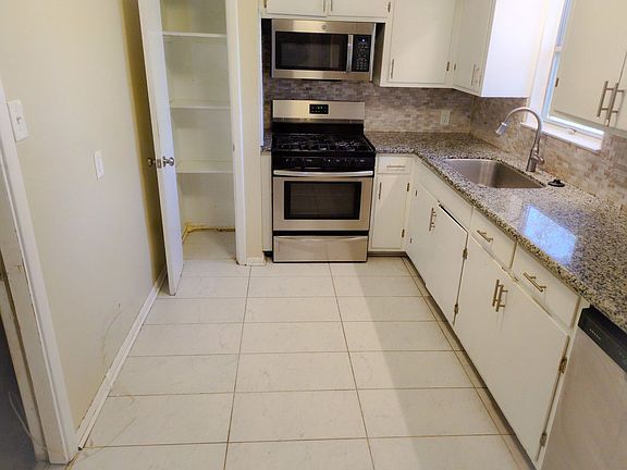 4th image of 9580 Gardner St