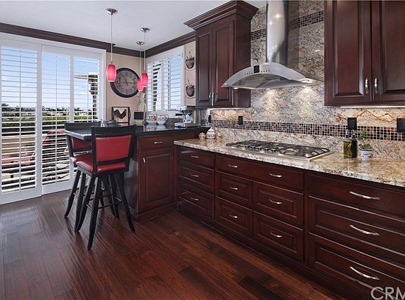 Could you dream of a kitchen more perfect than this? Note the abundance of drawers for storing pots,