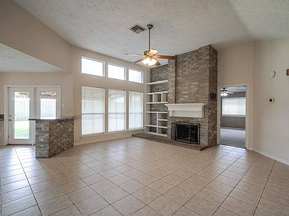 3rd image of 302 Capehill Dr