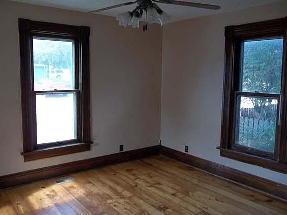 3rd image of 142 N Walnut St