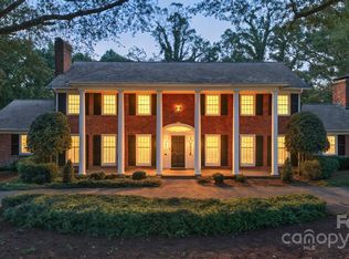 2042 2nd St NW, Hickory, NC 28601