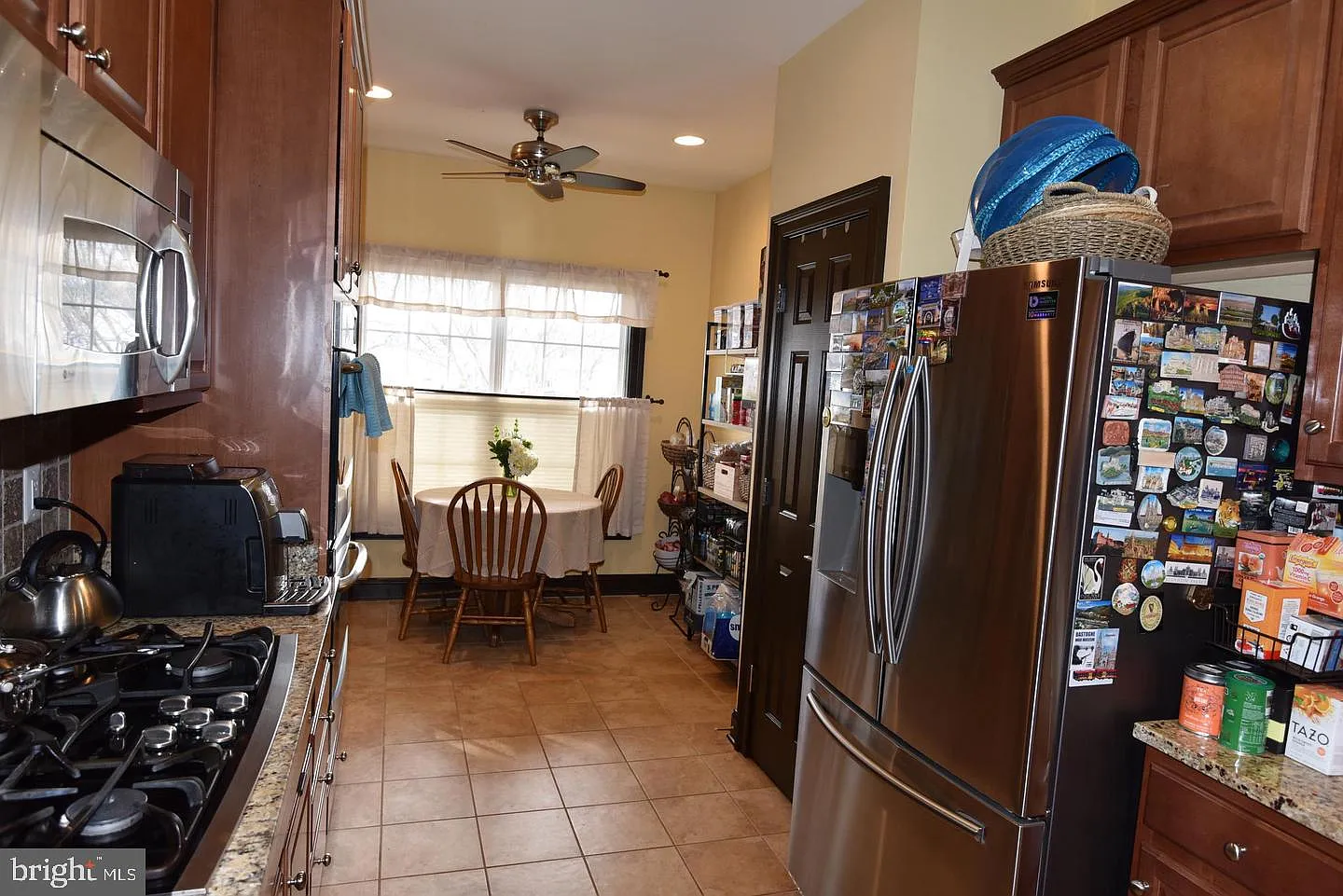 3 bed, 3.0 bath, 2452 sqft, $3,850 — Photo 2