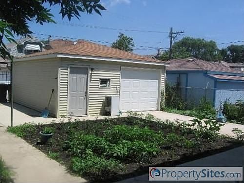 2nd image of 4546 W Wrightwood Ave