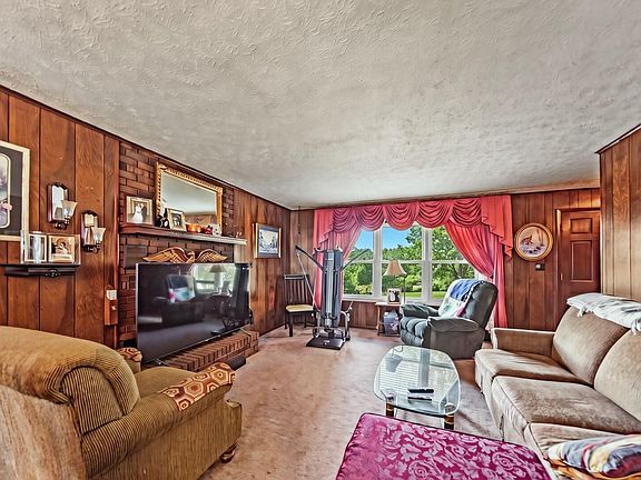 4th image of 450 Cottage Way