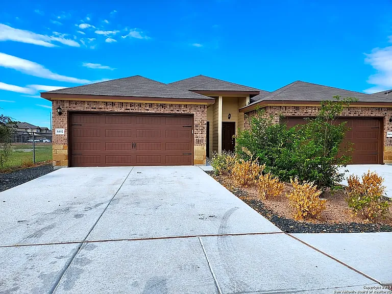 1492 Lucille St — Photo 7
