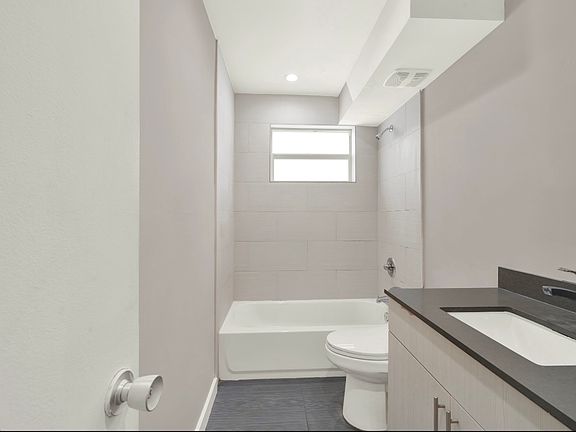 4th image of 216 Calabria Ave APT 8
