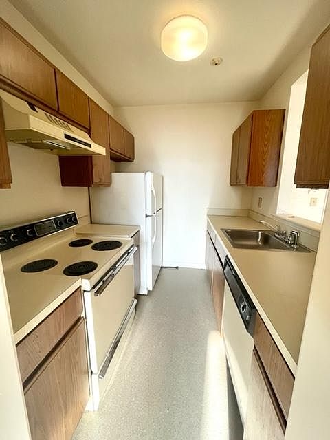 2nd image of 402 S Main St #17