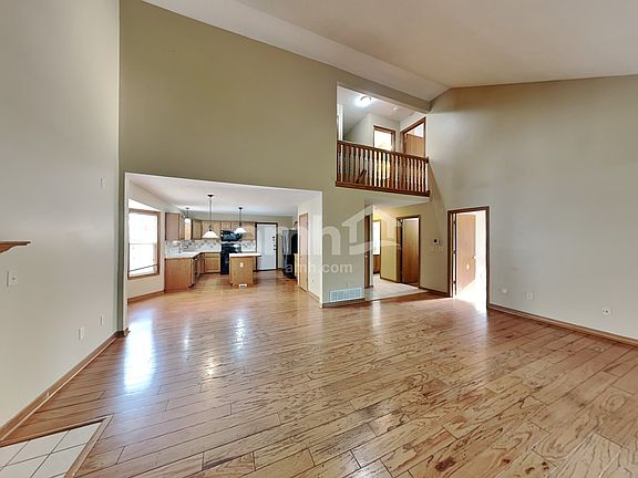 4th image of 5650 Winsor Woods Dr