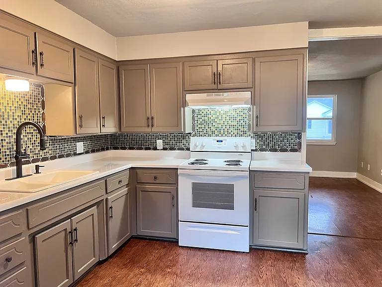 1107 Wilson St — Photo 14