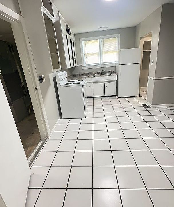 1st image of 2918 S Vine St