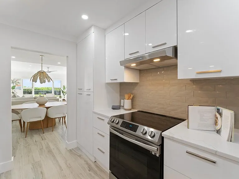 2051 NE Ocean Blvd #C13 — Photo 35