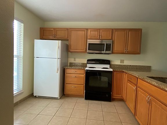 3rd image of 302 Saint Andrews St APT D-104