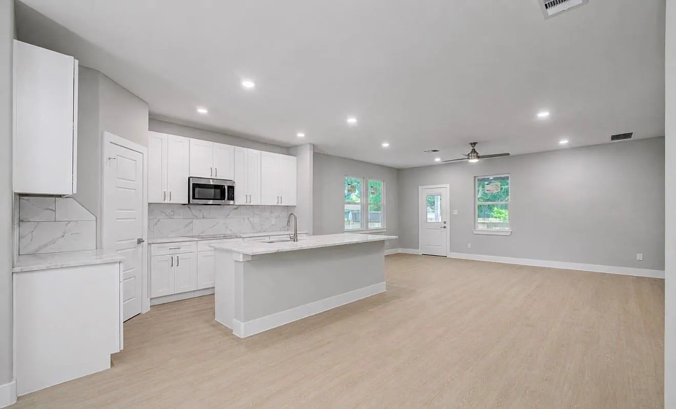 3 bed, 2.0 bath, 1900 sqft, $2,200 — Photo 3