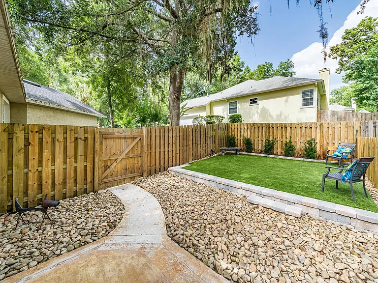 5121 NW 76th Ln — Photo 10