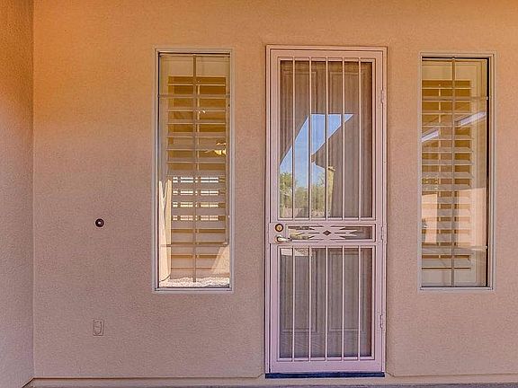 3rd image of 2823 W Plum Hollow Dr