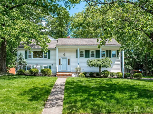 9 Fielding Pl, Edison, NJ 08820