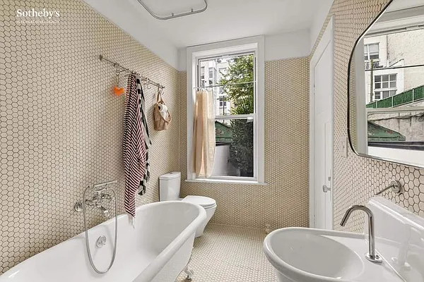 Rented by Sotheby's International Realty | media 6