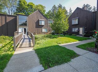 257 Ballantrae Ct, Kalamazoo, MI 49006