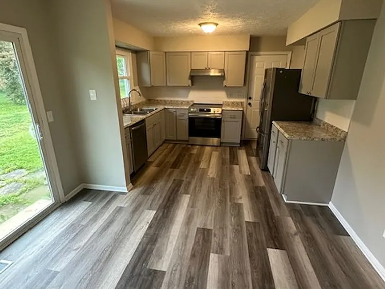 2731 Greenhouse St NW — Photo 2
