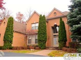 6945 Carlyle Xing, West Bloomfield, MI