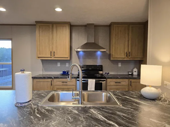 223 E Juniper Ave, Defuniak Springs, FL 32433