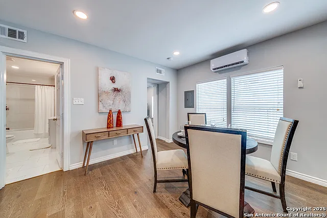 811 W Kings Hwy — Photo 4