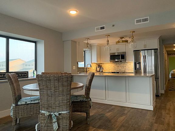 5th image of 211 Arendell St APT 404