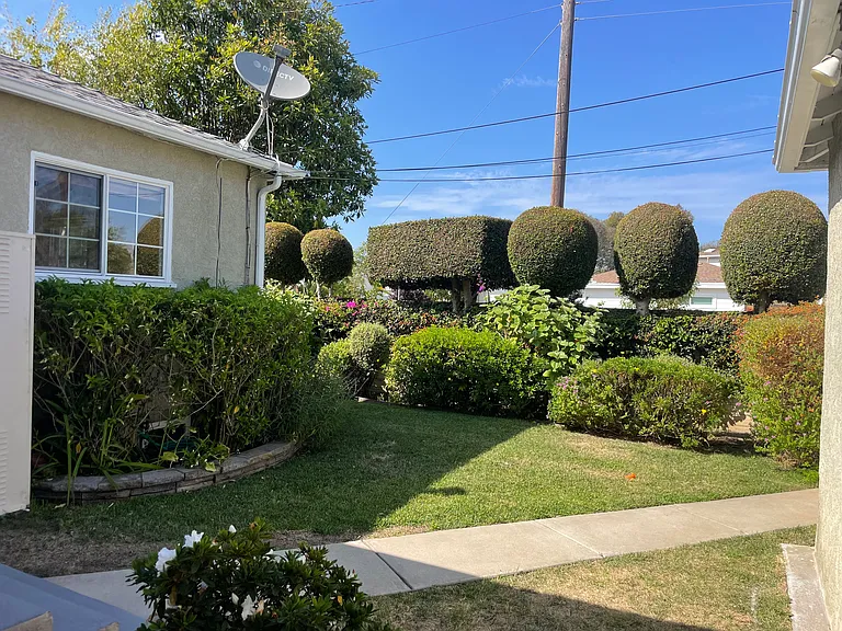 12606 Bonaparte Ave — Photo 14
