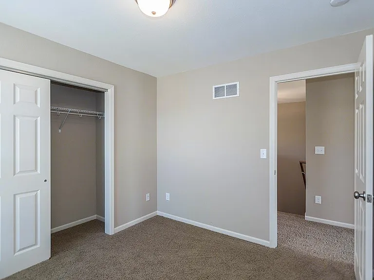 Parkway Oaks Townhomes and Duplexes — Photo 47
