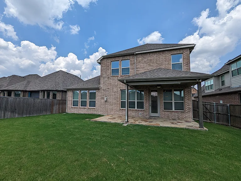 591 Deverson Dr — Photo 13