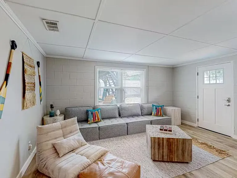 7304 Beach Dr — Photo 10