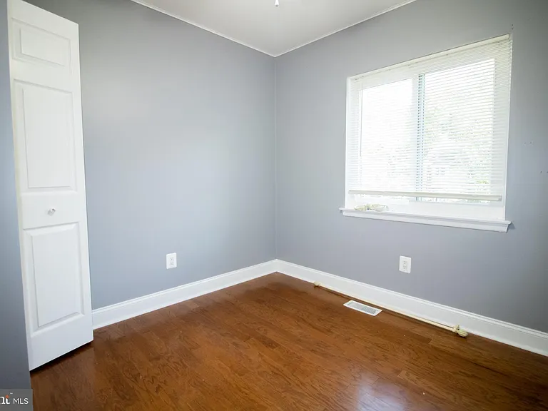 1127 Thackary Ct — Photo 24