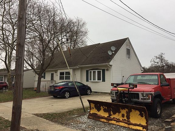 3rd image of 983 Hunt Dr