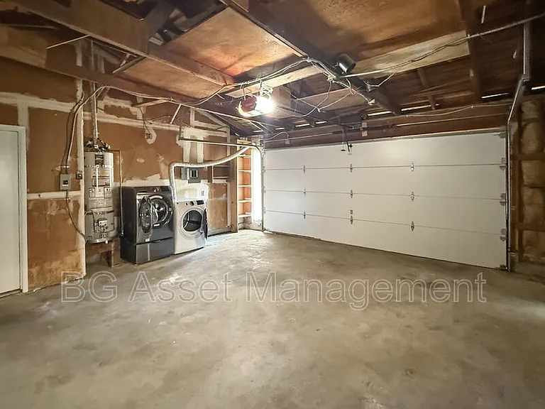 2672 Doidge Ave — Photo 38