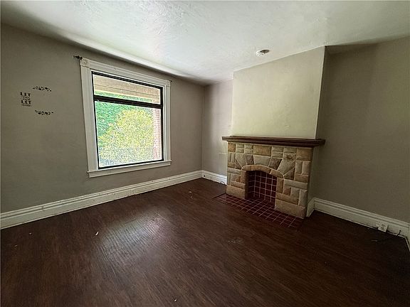5th image of 300 Langley Ave