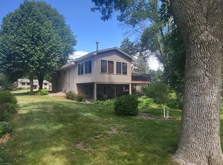 2770 Iona Cir, Roseville, MN 55113