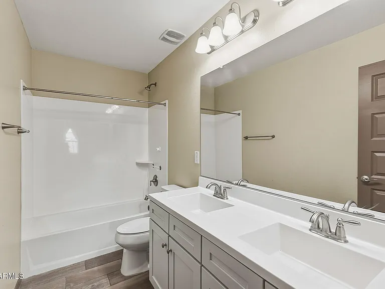 7422 S 28th Pl — Photo 40