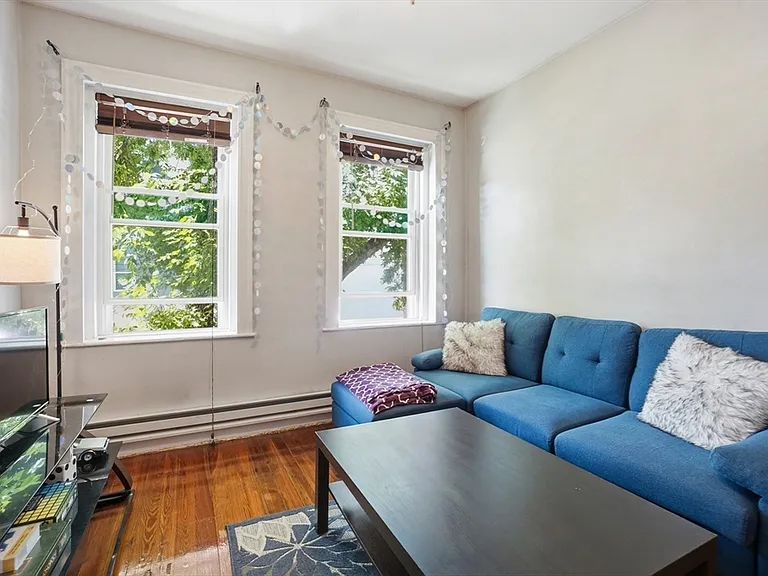 142-146 Everett St #2 — Photo 3