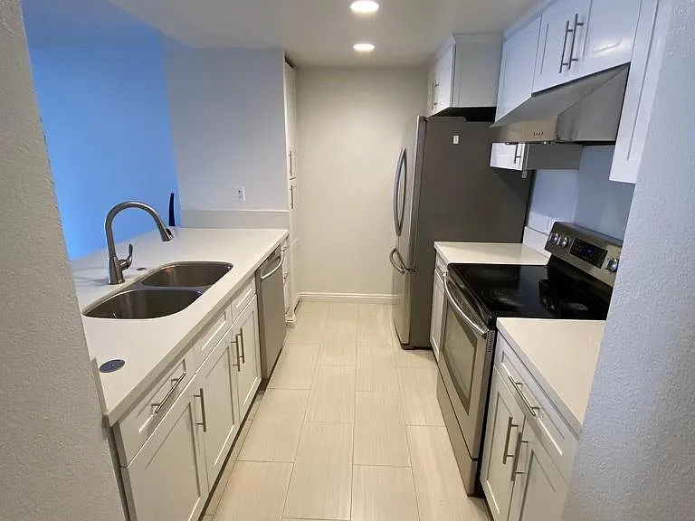 600 W 9th St #1103 — Photo 3