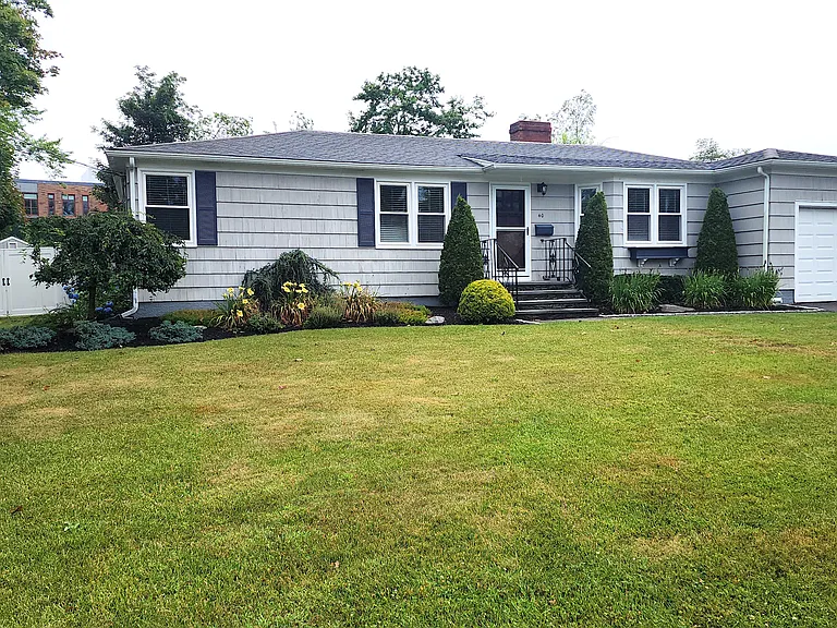 40 Dudley Ave — Photo 2