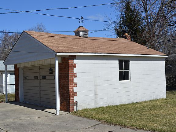 Garage with 220 Amp Service