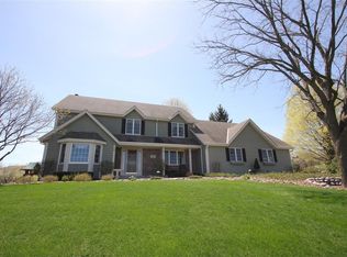 W287N4092 Highland Ct, Pewaukee, WI 53072