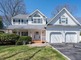 20 Pineacre Dr, Smithtown, NY 11787