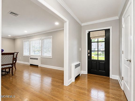 5th image of 34 W Lincoln Circle